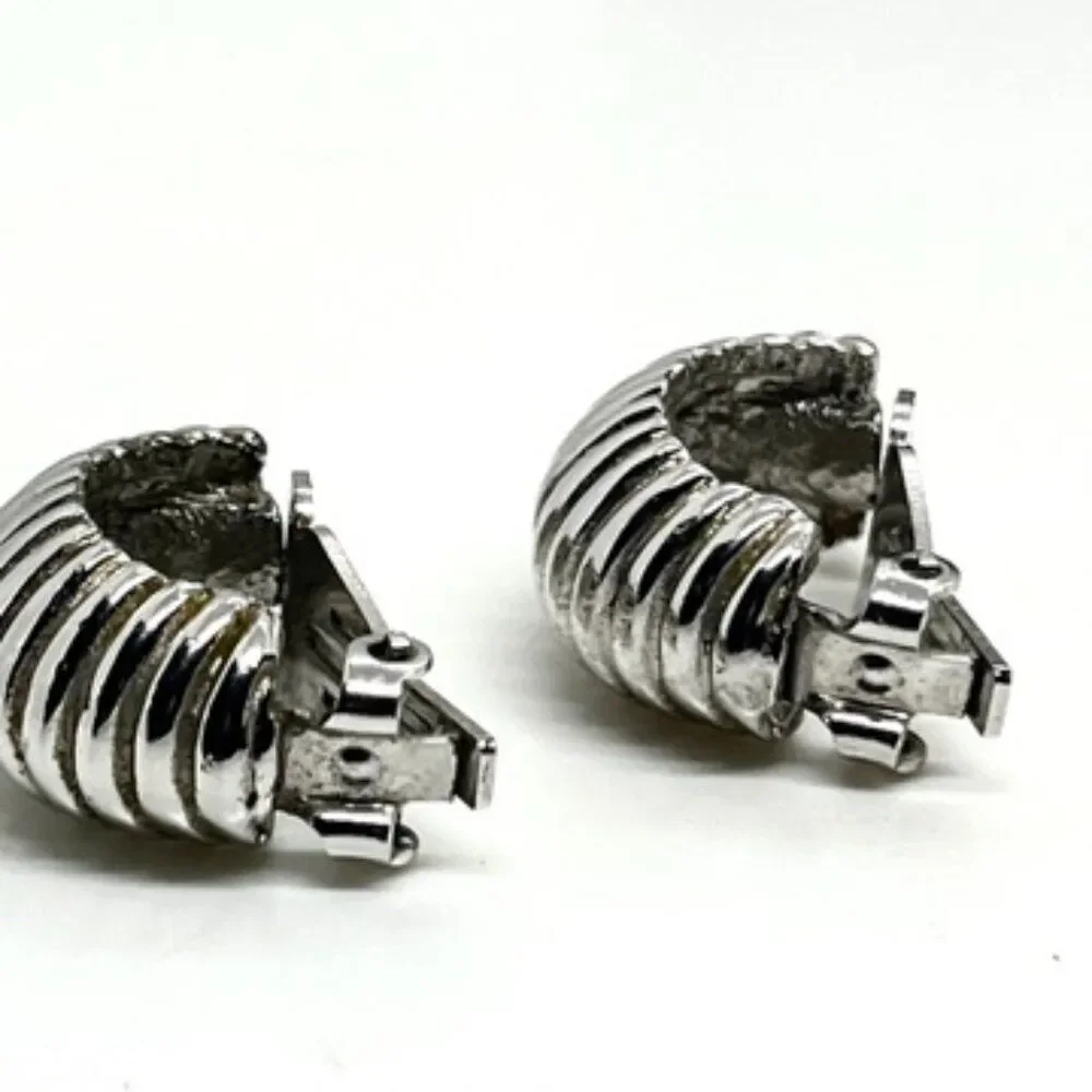 Vintage KENNETH JAY LANE Earrings KJL Silver Shrimp Hoop Ribbed Clip On_7